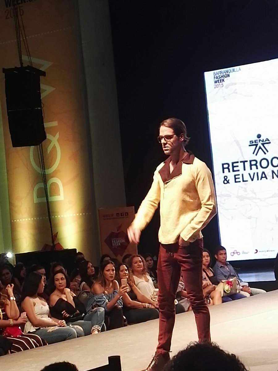 GatoconGafasCO's tweet photo. Nuestras Frankfurt se ven espectaculares en los modelos de esta noche @MuyRetroChic Cool! https://t.co/ElA1O7Rajf https://t.co/o1pKFAY4Y1