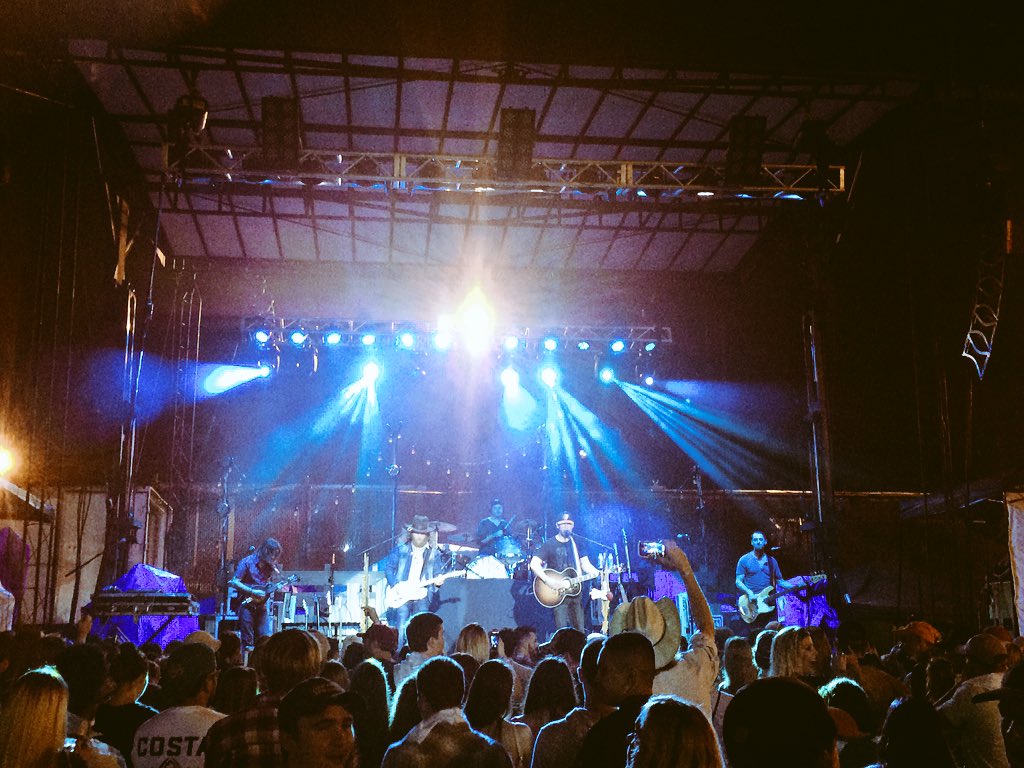 CTThrowdown's tweet photo. "Stay a Little Longer" with @brothersosborne because @JonPardi is up next! https://t.co/SCBMBvDJCE