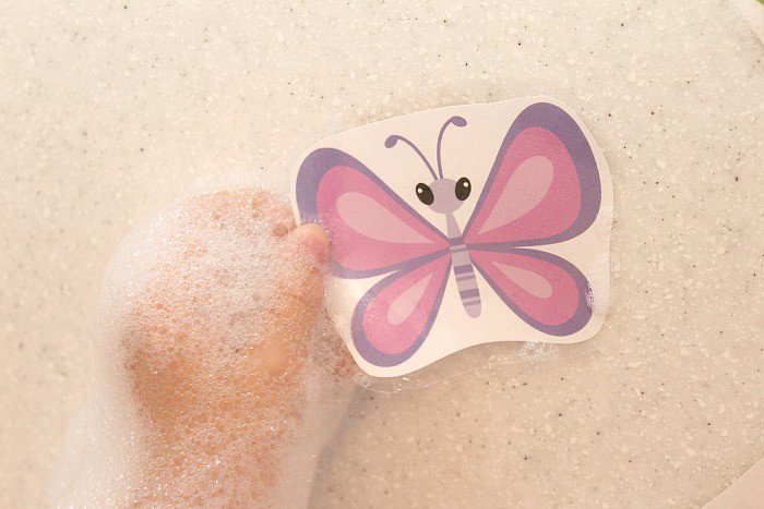 Learn how to make bathtub clings with your little one (via <a href="/mrslisaharlow/">Lisa Harlow</a>) #DIY ow.ly/UD4dR