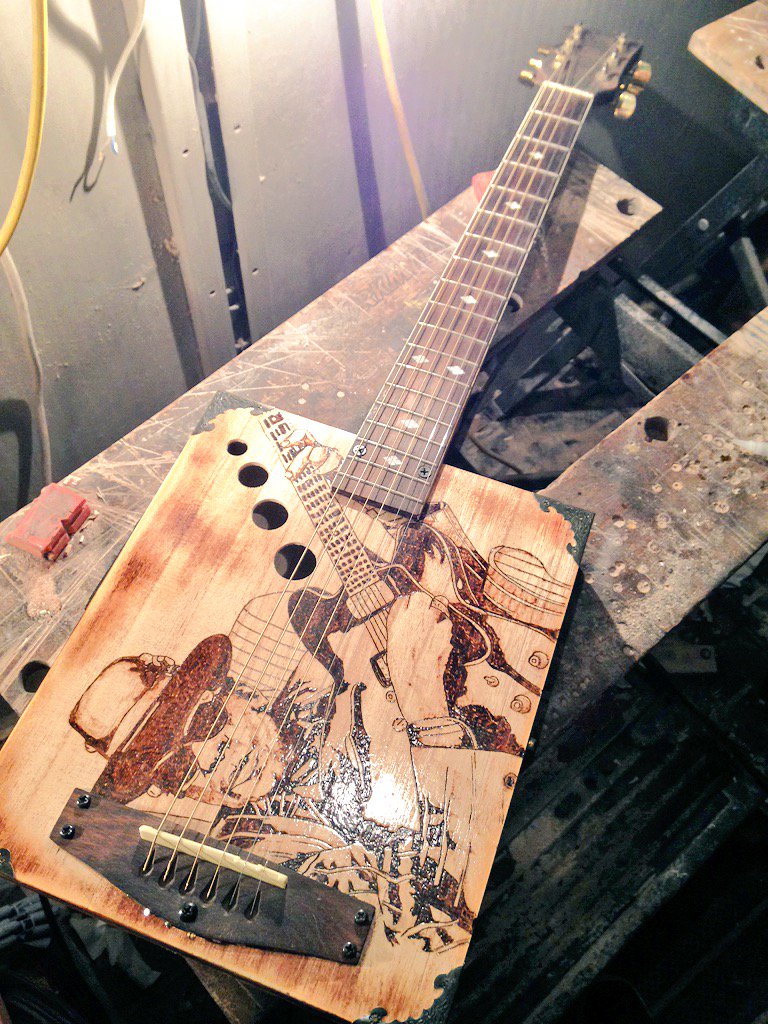 cigarbox_sounds's tweet photo. 6 string blues box #theblues #johnleehooker #CigarBoxGuitar #CigarBoxNation https://t.co/Gum8OaFzlC