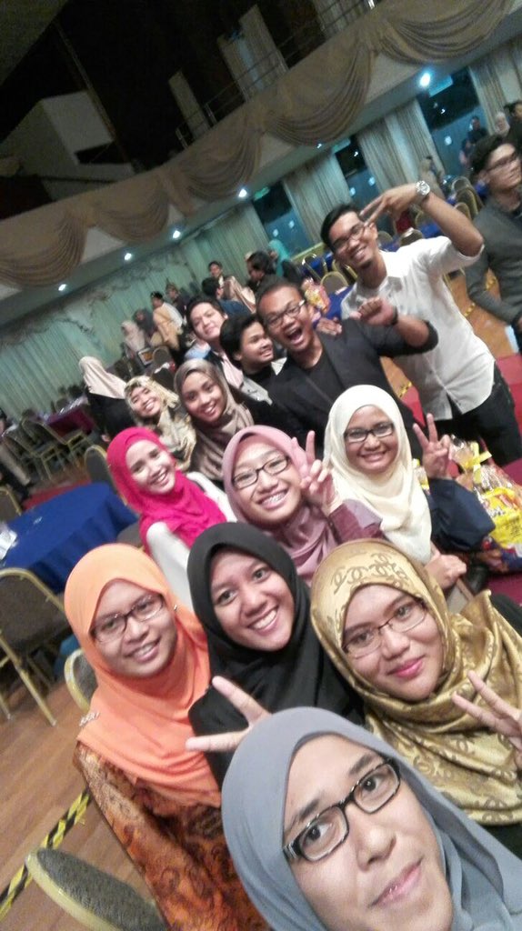 Official_PhySA's tweet photo. Selfie itu wajib!! ☺️☺️ #PhysicsTrigger #PhySA #fsgpadu #AKP15 https://t.co/HTMKFJ1a7n