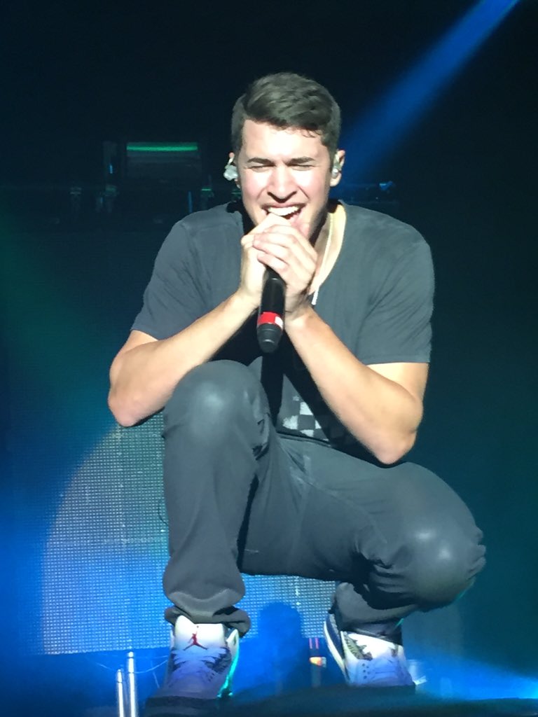marissaknelson's tweet photo. @Timeflies ๐ธ๐ธ๐ธ๐ธ๐ธ #tbt #justforfuntour Milwaukeeeee https://t.co/DFXsYAYWMx
