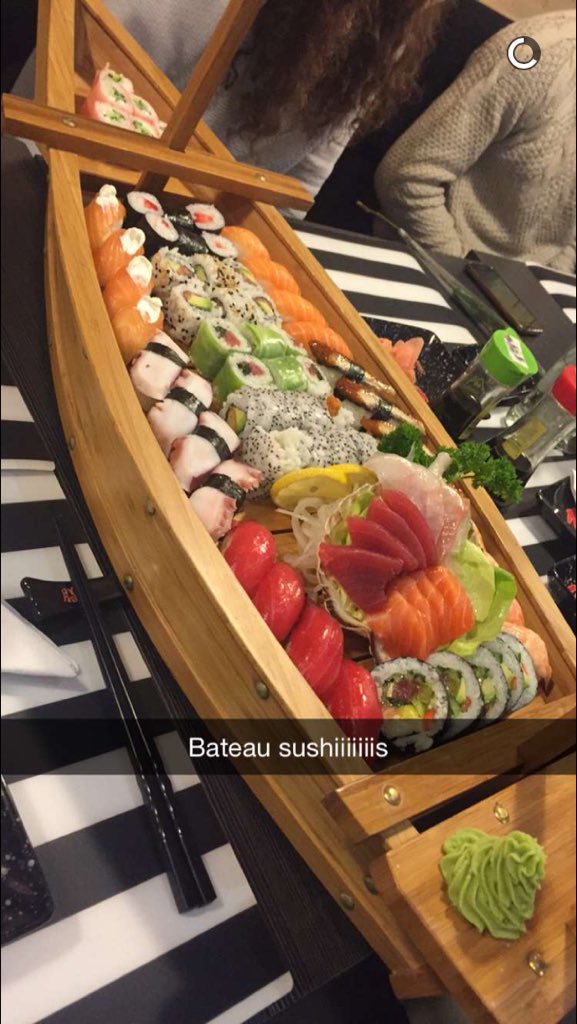 dinluc999's tweet photo. Un Trop bon repas #SS9 https://t.co/vgYP4fOdSb