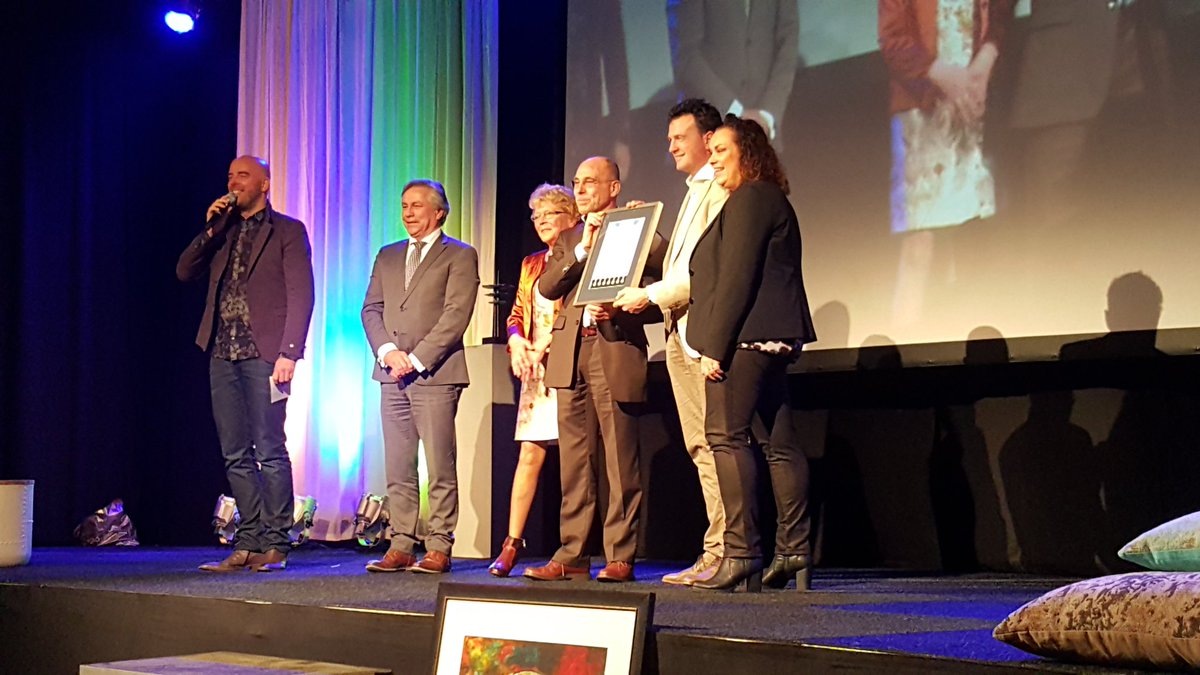 GeeVers's tweet photo. Gefeliciteerd @VullingsSystems winnaar @Ondernemerprijs Horst a/d Maas 2015 #ohm15   https://t.co/numQyRNDc5