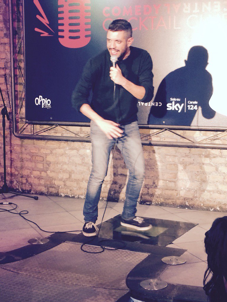 CocktailComedy's tweet photo. @francescotwitta ci racconta la sua vita vera: lui e il #pilates e il #pilates e il #sesso in auto #standup #roma https://t.co/sPieLt9pmB