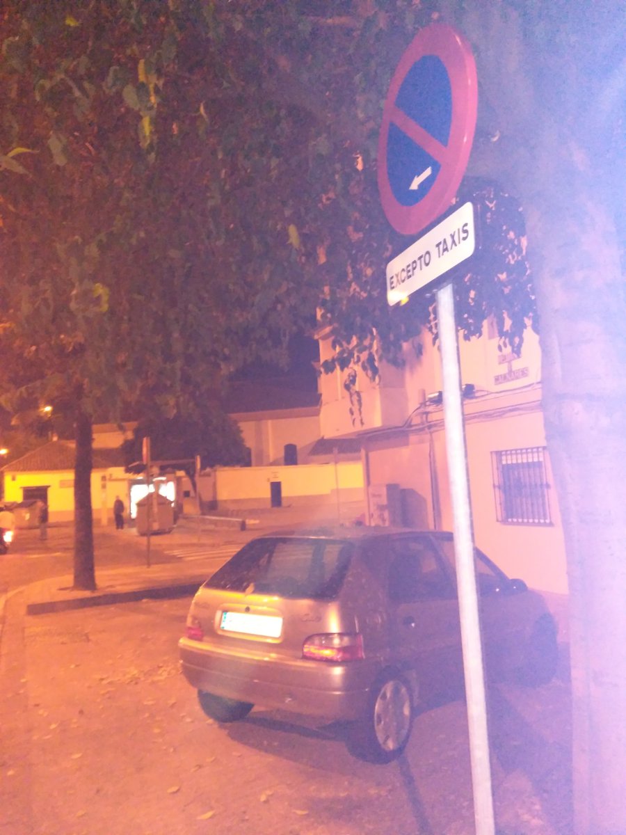 carcrumor's tweet photo. @Ayto_Sevilla donde me quejo x esto? Menos sitio pa aparcar teniendo otra parada a 100mts. San jerónimo,de cachondeo https://t.co/RNuutagVvm