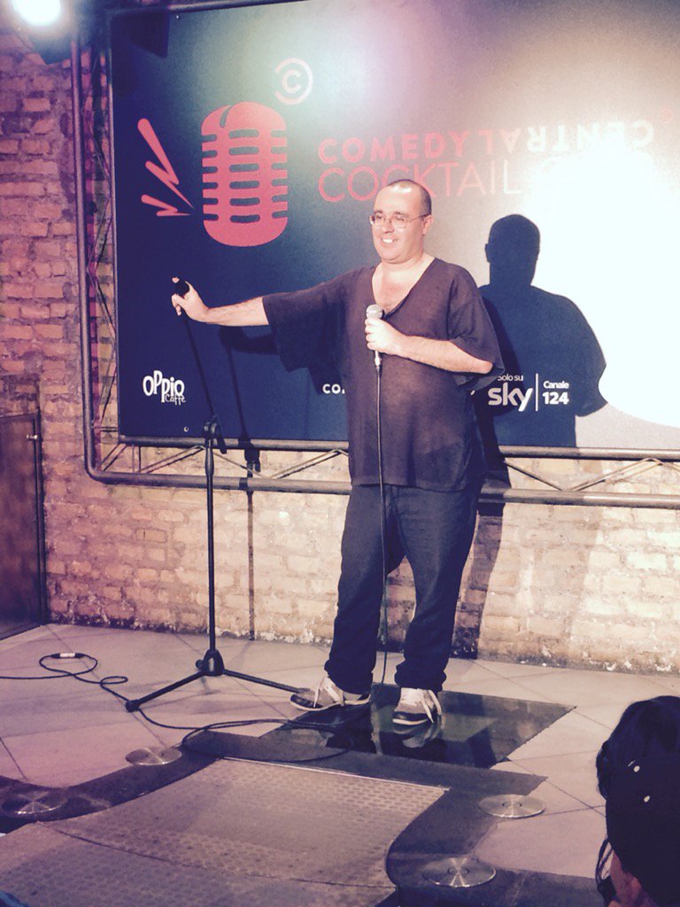 CocktailComedy's tweet photo. #michaelmonkhouse "Quando piove i #rom si credono #Rihanna: umbrella umbrella" #openmic #standup #CocktailComedy https://t.co/48AvXrwIlV