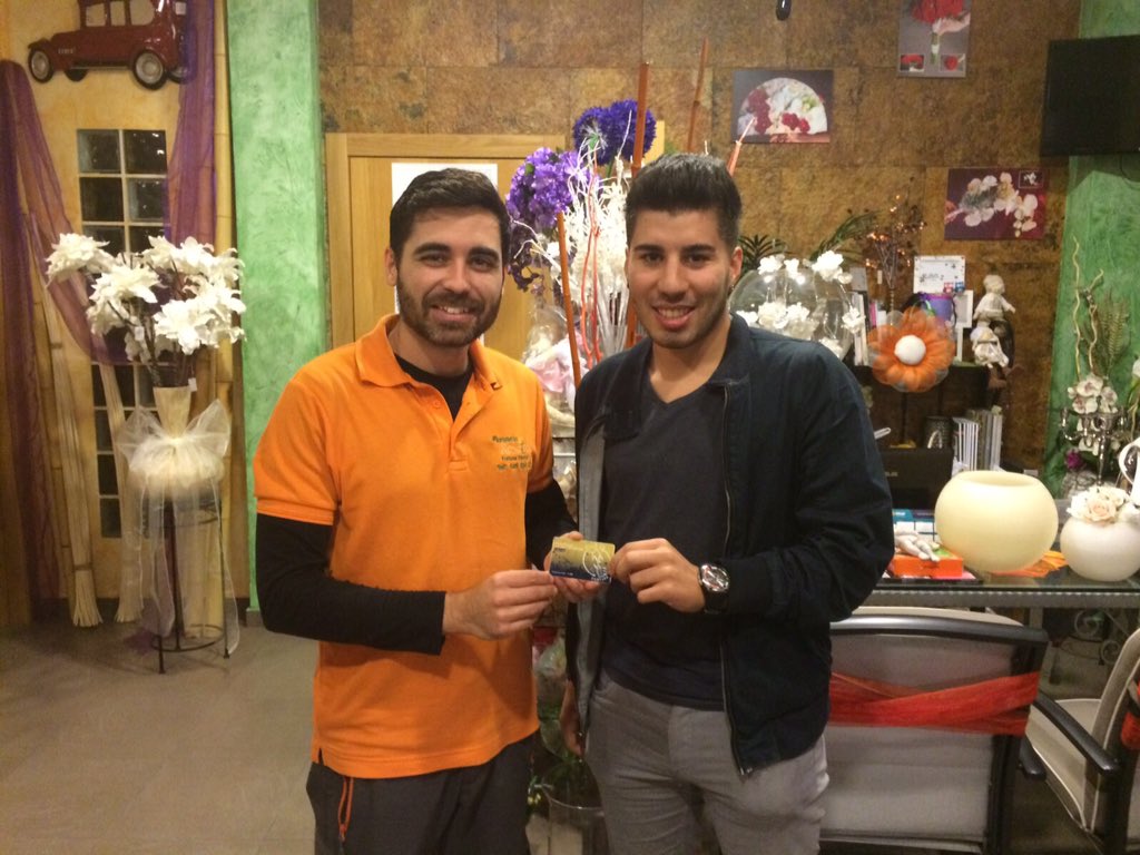 FortunaFutsal's tweet photo. @elmagoblas de floristería Rosaleda ya tiene su carnet! La familia del Futsal se hace cada día mas grande, GRACIAS! https://t.co/XsAEAel6e8