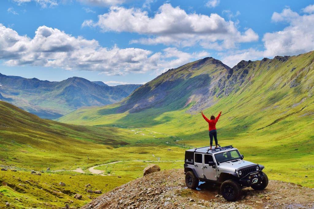 overlandguy's tweet photo. How could you not feel on top of the world? #JeepLife https://t.co/zNkSqpIwQH