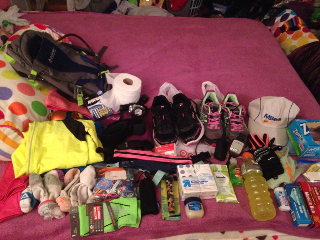 superamy13's tweet image. In case you were wondering, here's what packing for a 50-Miler looks like: #eatallthethings #packallthethings