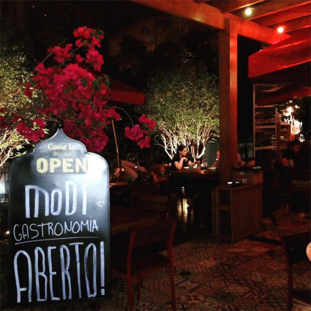 ModiGastronomia's tweet photo. Sim, os dois endereços do #MoDiGastronomia estão abertos neste feriado, das 12h às 23h. Esperamos vocês! #VemProModi https://t.co/6w8miZyjJV