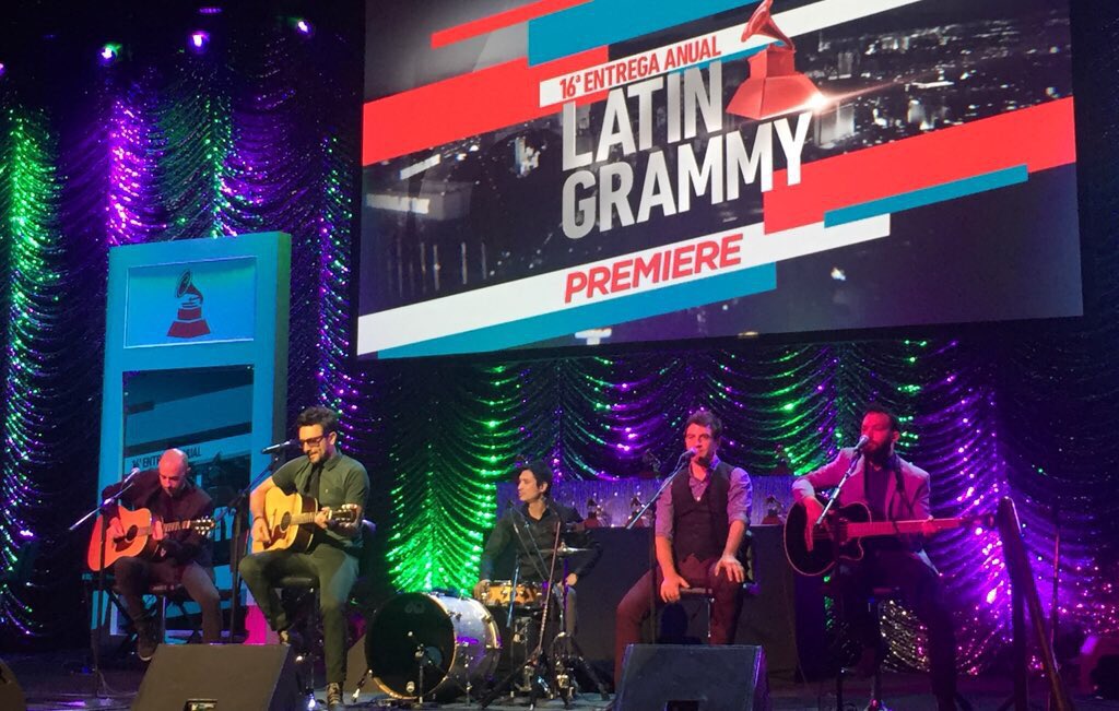 <a href="/ntvgoficial/">No Te Va Gustar</a> en la ceremonia oficial de <a href="/LatinGRAMMYs/">The Latin Recording Academy / Latin GRAMMYs</a> 2015 grande acústico <a href="/gibsonespanol/">Gibson en español</a>