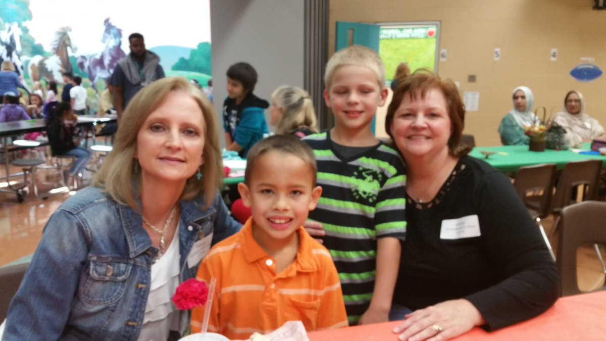 marshawicks's tweet photo. Grandparents day at Barrington Place Elementary @AP_Emery @BPE_Broncos @MelissaThorne55 https://t.co/QebQ9YnnAE