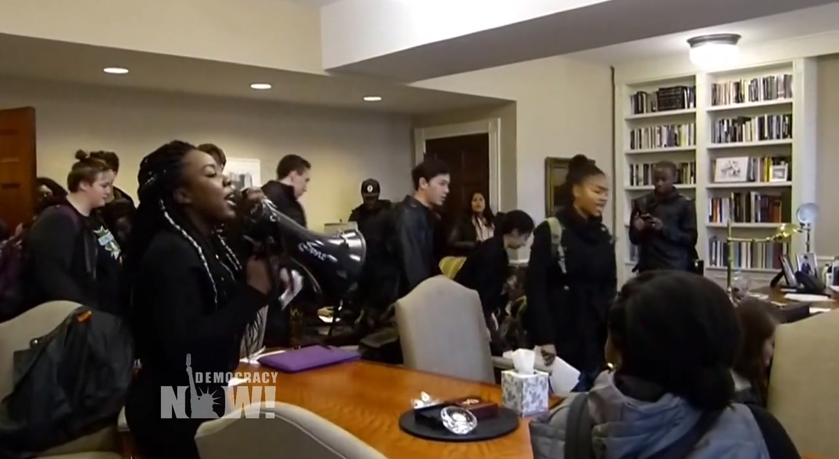 democracynow's tweet photo. #StudentBlackOut: Students Nationwide Protest Racism on Campus. PHOTOS: https://t.co/pQKYxFaf6k https://t.co/BWLRV43SBW