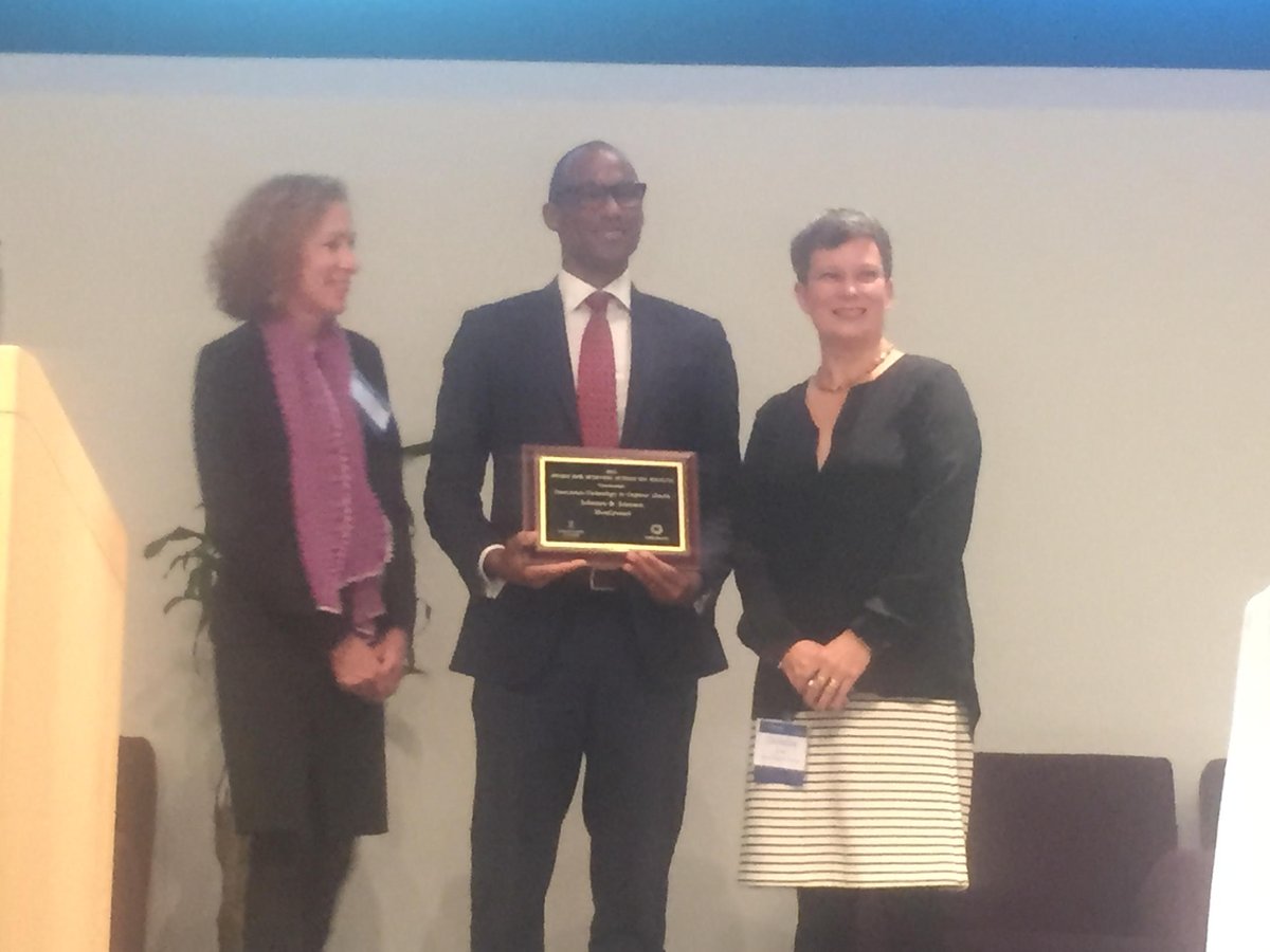 WomenDeliver's tweet photo. thrilled to see @byronaustinCSR from our partner @JNJGlobalHealth accept an award @ #ghls2015 for MomConnect! Bravo! https://t.co/WpD1SnBNOp