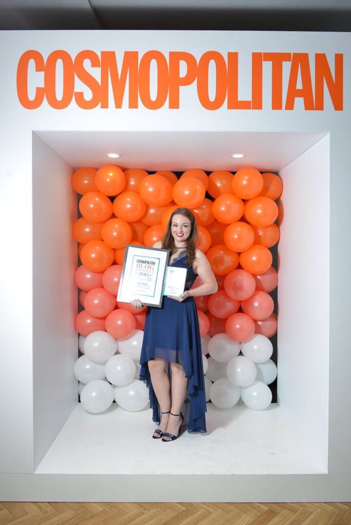 CosmopolitanUK's tweet image. Our Best Beauty Blog winner @brogantatexo working the @headoo photo booth like a pro at the #CosmoBlogAwards 👌🏼