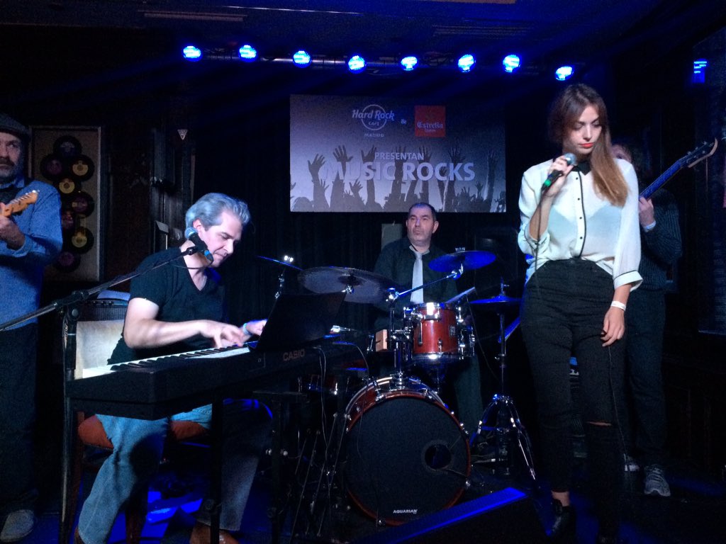 Nat_Simons's tweet photo. Cantando "Cold Cold Heart" 💙de #HankWilliams con el gran @kikeJambalaya en @HardRockMadrid https://t.co/1pGtnUoQSP