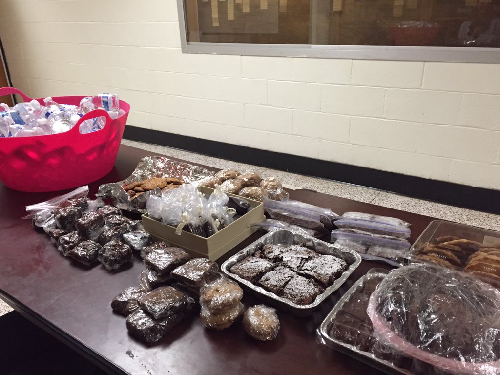 wmhsclassof17's tweet photo. Bake sale is looking good at the volleyball tournament!! Come on out and support the junior class!🏐🍪 https://t.co/gbw7elPGLO