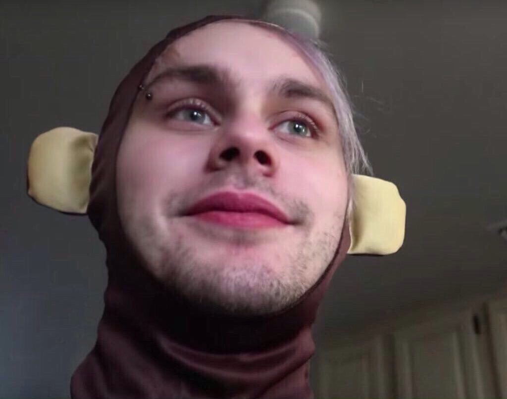 HAPPY BIRTHDAY OUR LITTLE KITTEN MICHAEL GORDON CLIFFORD CANR BELIEVE YIU\RE 20 SCDGJDSJXN HDWEUH TODAY AHHHHH 