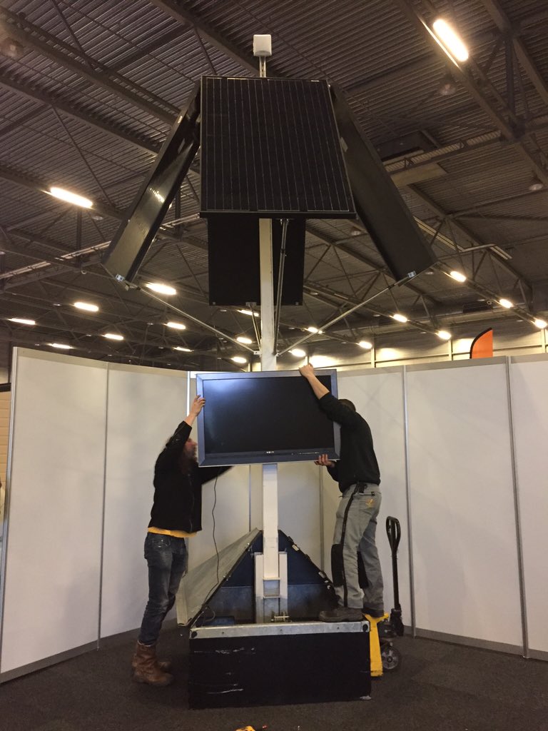 AlbertBesuyen's tweet photo. Bedankt Marco voor de goede beurs @recreavak in Goes, bedankt ook voor alle pr mbt de #e-Geny https://t.co/ejIQUh1yS4