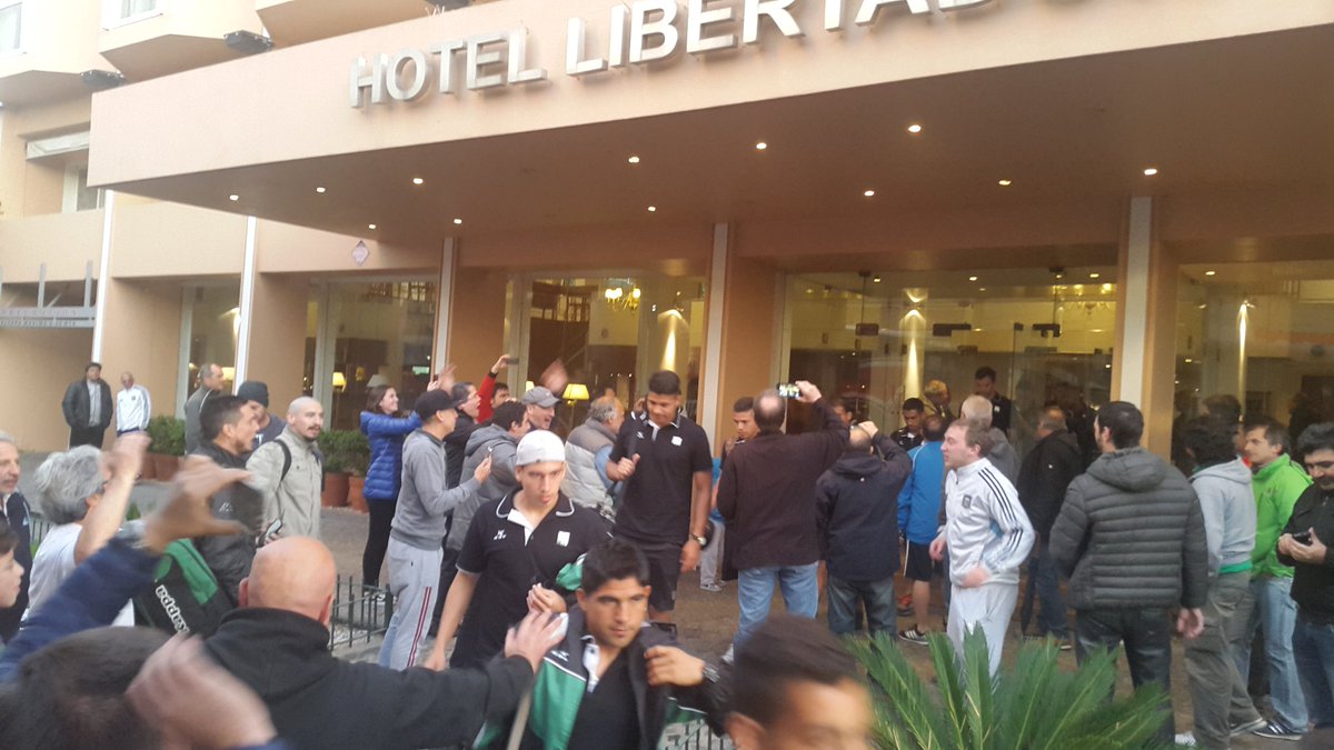 FerroOficial's tweet photo. #Futbol La delegación deja la concentración en el Hotel Libertador, rumbo al estadio de @clubsantamarina . https://t.co/ScDv8C0i0M