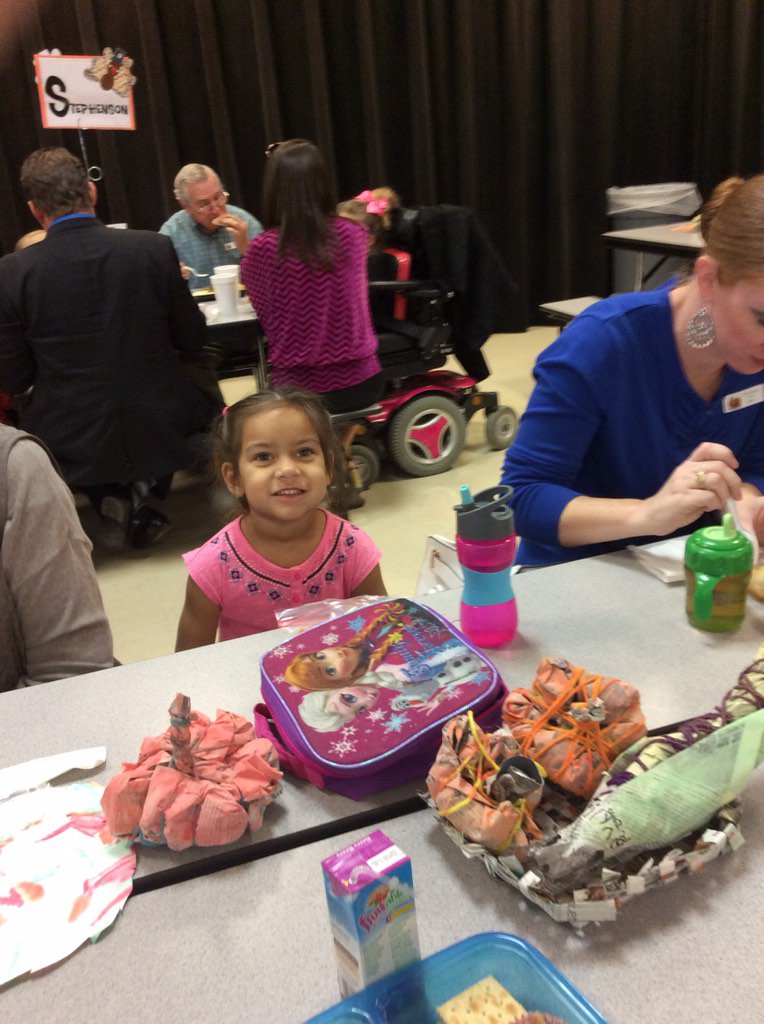 hicks_wwe's tweet photo. @WoodwayElem #T2015 https://t.co/O1eHaE0llI