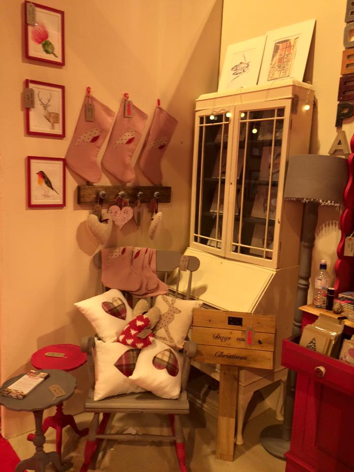 PaintBobepa's tweet photo. .@alisongibb It was lovely to meet you and .@MairiMacDonald today @CLFairs 
Lovely Ladies! https://t.co/N1mdyuacqP