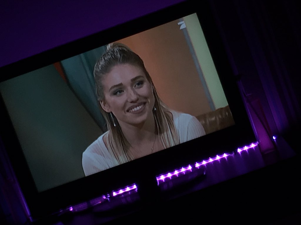 CelinePriincess's tweet photo. @BibisBeauty #bibibeitvtotal💕 nicht nur die erfolgreichste sonder die sympathischste&amp; lustigste youtuberin💕 #folgmir https://t.co/AecTwDJEit
