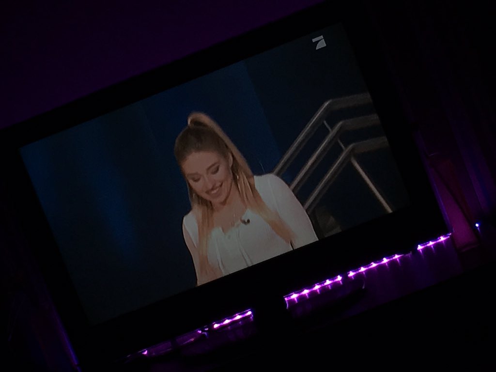 CelinePriincess's tweet photo. @BibisBeauty #bibibeitvtotal💕 nicht nur die erfolgreichste sonder die sympathischste&amp; lustigste youtuberin💕 #folgmir https://t.co/AecTwDJEit