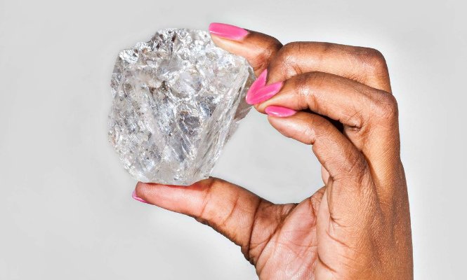 DelBienComun's tweet photo. Hallan un diamante del tamaño de una pelota de tenis (fotos) https://t.co/9ZrXGQFHOJ https://t.co/5gjLcqtyzn