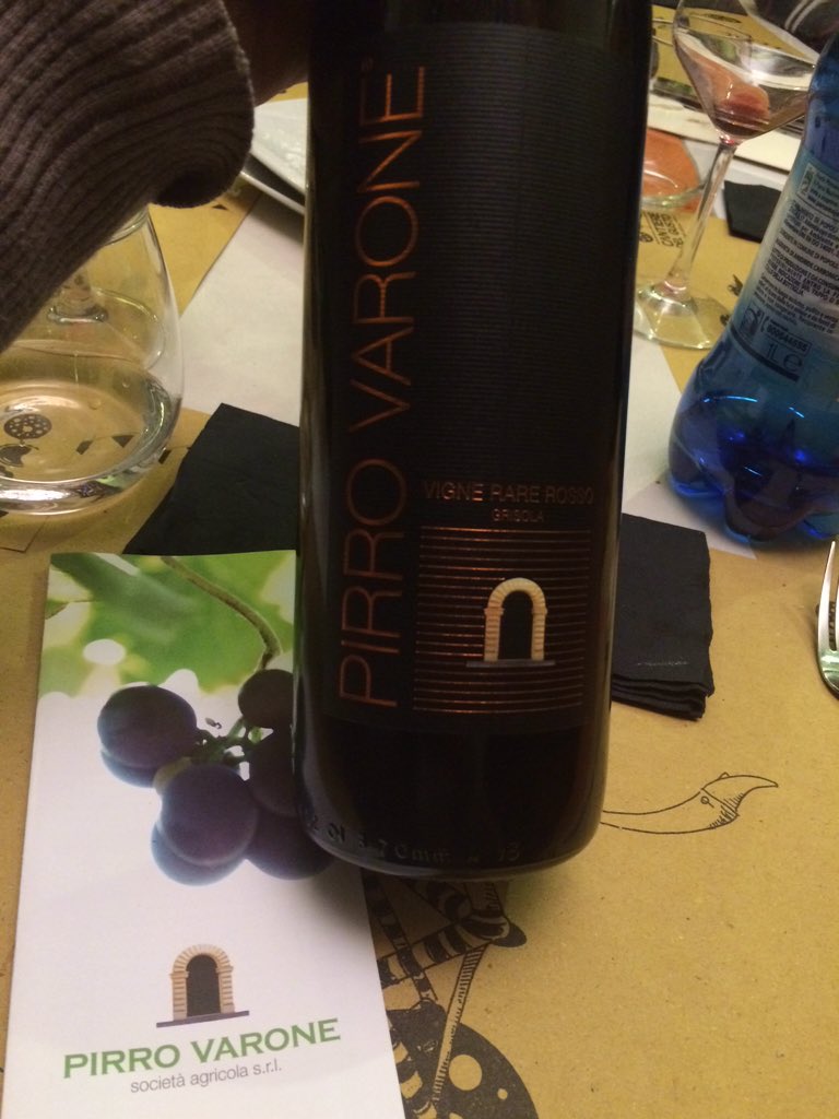 homelettebari's tweet photo. @pirrovarone vigne rare. Vitigno #grisola 100% e percorrono ai tre latti del caseificio @PioggiaStore. Pura goduria https://t.co/ZEnhTPXazF
