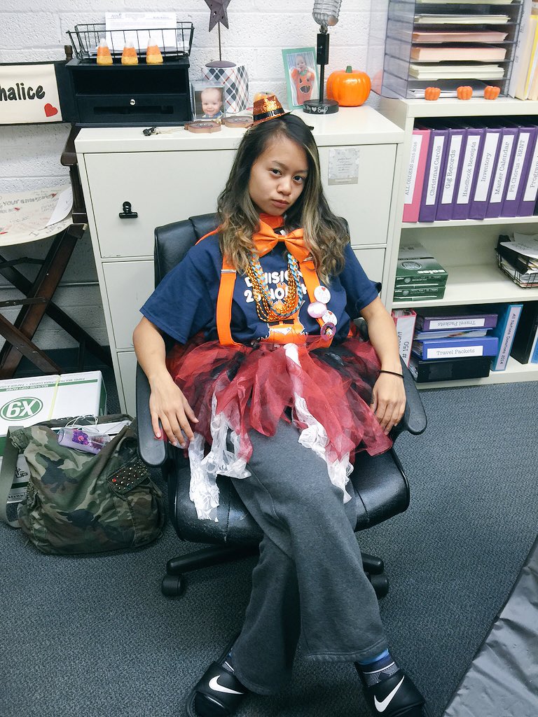 Abcdefgerilyn's tweet photo. I'm a proud lil D28N Executive Assistant Phoenix Princess serving for LVA's key club. #GSEN16R #D28N ππ https://t.co/UllCUKHsZg