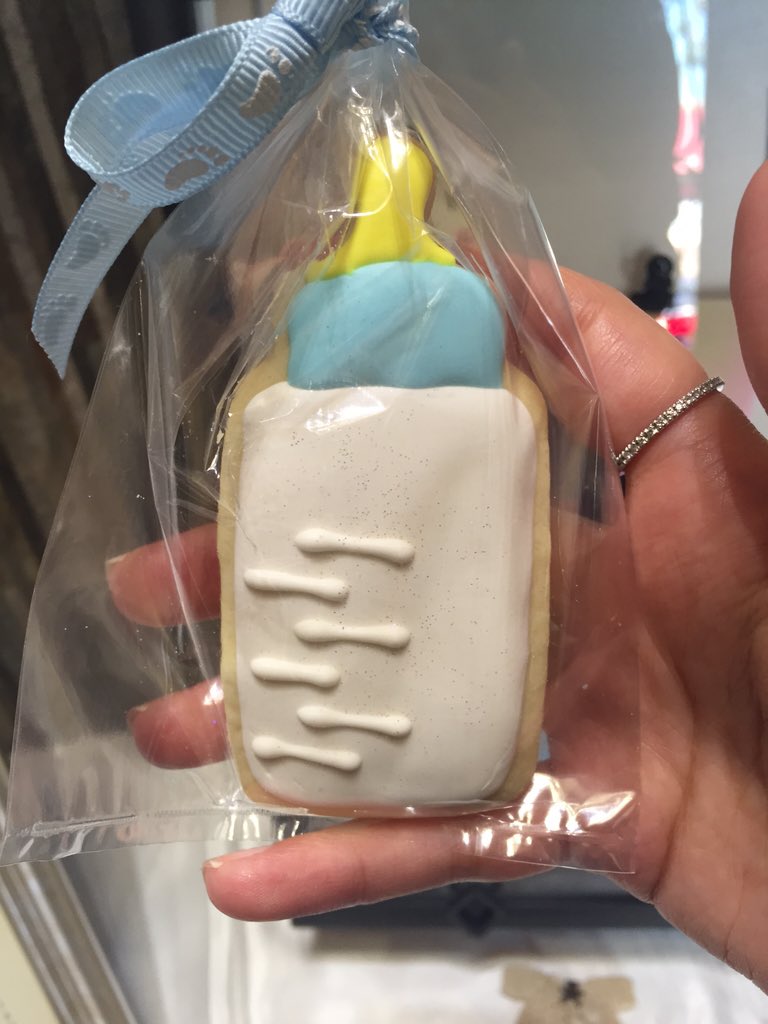 figsontop's tweet photo. Delicious sugar cookies made to order #sugarcookie #cookie #baby #babyshower #baking #blogger #losangeles #event https://t.co/dPkDw8wpWy
