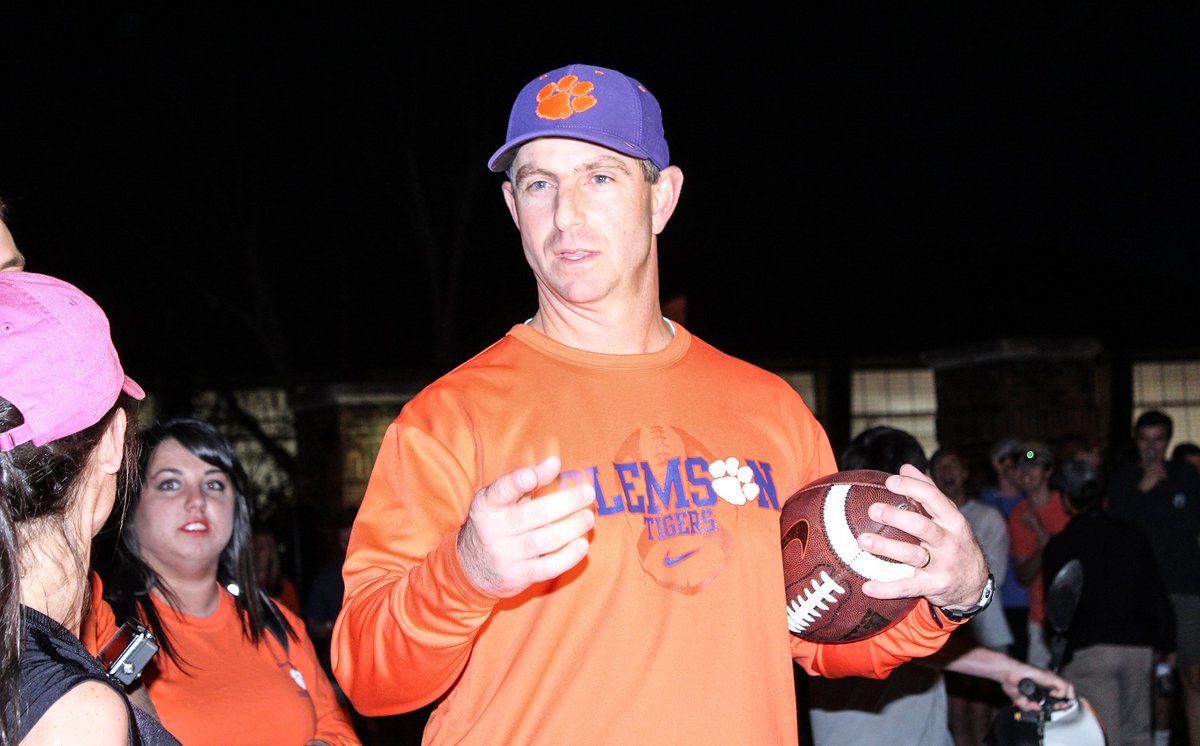 ClemsonFB's tweet photo. The Sigma Nu Ball Run has begun! Dabo &amp; Kathleen Swinney kick off the ball run from the indoor facility! #Clemson https://t.co/uMZzNfLvlZ