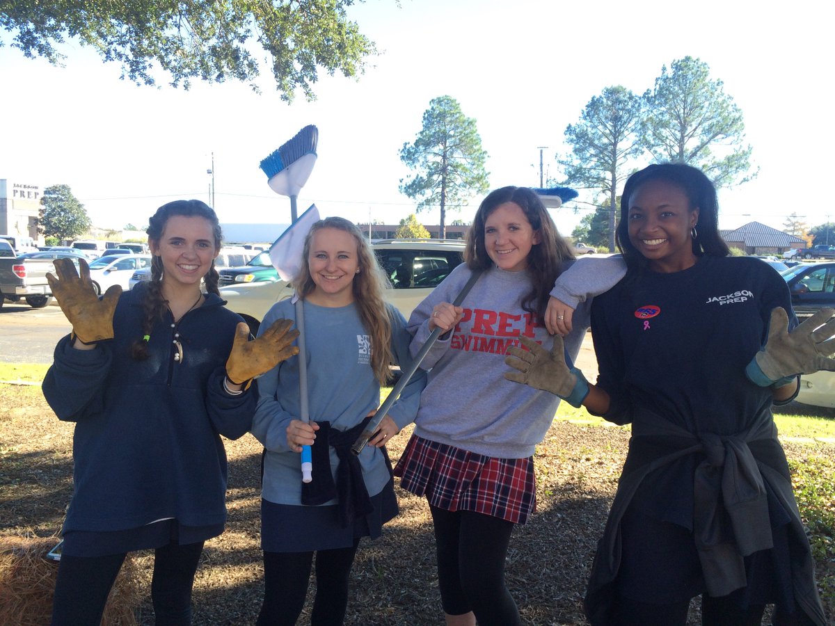 PrepWorkJP's tweet image. JP service club leaders helped clean out storage area at Batson today to prepare the area for Christmas donations!🎄