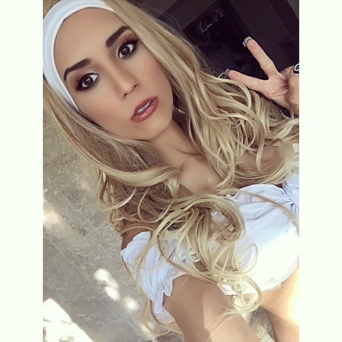 Marsha, Marsha, Marsha....Brady baby😈 yesterday on set! #teamcyrusxxx #blondemoments https://t.co/AR<a href="/tag/blondemoments"class="tags"><span>#blondemoments</span></a><a href="/tag/teamcyrusxxx"class="tags"><span>#teamcyrusxxx</span></a>