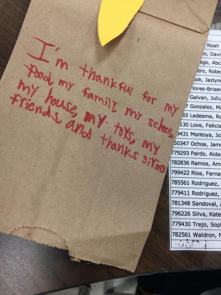 NISDMartinK's tweet photo. Mrs.Arroyos class and their buddies shared lunch and did activities today 😃 https://t.co/ZtNxzxppds