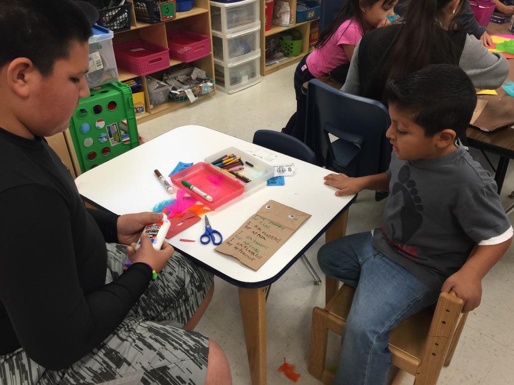 NISDMartinK's tweet photo. Mrs.Arroyos class and their buddies shared lunch and did activities today 😃 https://t.co/ZtNxzxppds