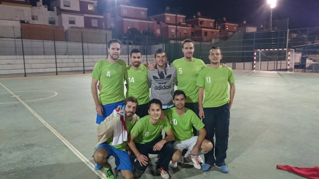 tikitakaFS2015's tweet photo. Nueva victoria tiki takera por 9-4 en la liga de castilleja.Ya van 6 puntos de 6 y que sean muchos mas. https://t.co/9qrXpxfFfA