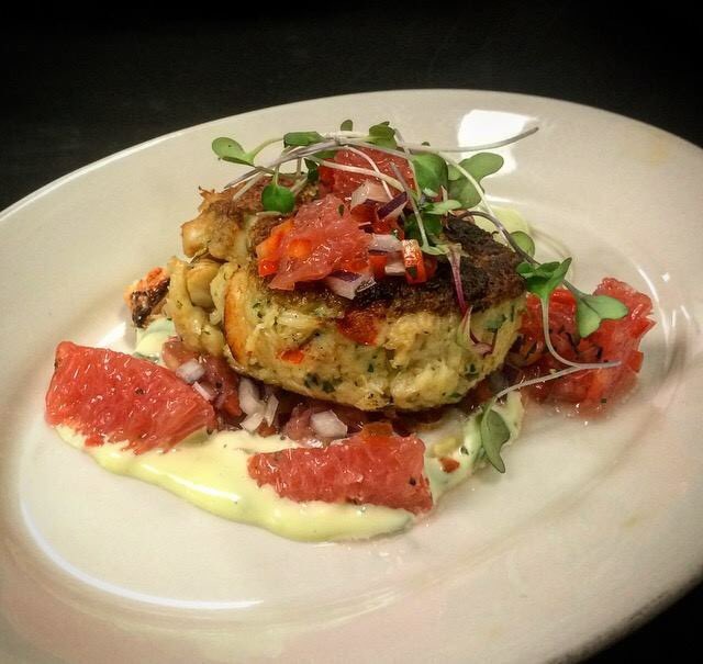 BobsSF's tweet photo. Hungry? Try Bob’s Crab Cakes which are served Maryland style with basil aioli and house made grapefruit salsa. https://t.co/3bw8tXXwtm