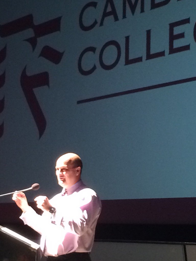 Capacity crowd for Innovation for a Greater Sudbury <a href="/ScienceNorth/">Science North & Dynamic Earth</a> getting warmed-up by host @adumais1968 #IGS20015