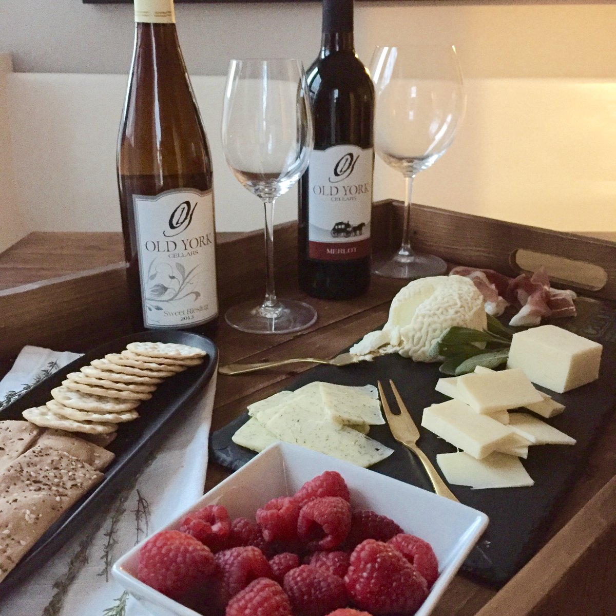 cabotcreamery's tweet image. Excited for these lovely @OldYorkCellars wines + some delicious cheeses #cabotcheese @VermontCreamery  #virtualvines