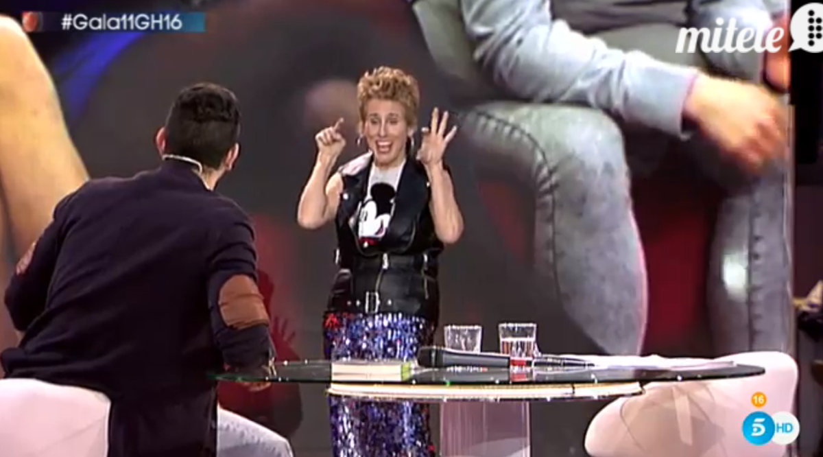 vanitatis's tweet photo. Echábamos de menos a la Milá cañera. ¿Te está gustando?

RT: Sí
MG: Para nada

#Gala11GH16 
https://t.co/mwwBZ1FFen https://t.co/9dYI5UO0Cp