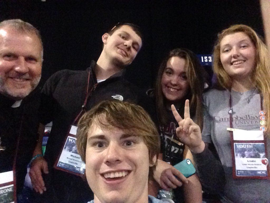 Michael94222750's tweet photo. #NCYC SELFIE WITH FATHER BILL!! https://t.co/AJ16CBapem