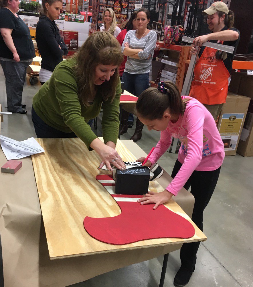 theyellowcapeco's tweet photo. Adorable Mother-Daughter team making a wooden stocking at tonight's #dihworkshop @thehomedepot #sponsored https://t.co/kpol5JdALG