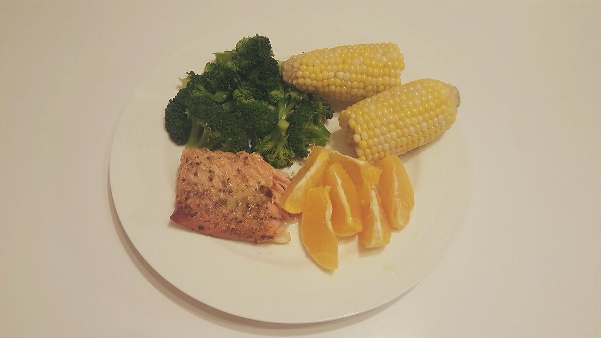 CianOdelayun's tweet photo. Why eat out if u can prepare this meal in <20min. Nutrient-dense meal + you'll save $$ #URWhatUTwEat @UWkatrinaTA https://t.co/gD5WGBWs72