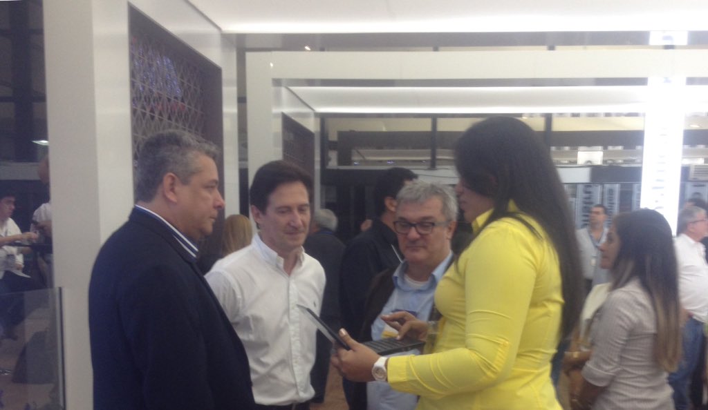 Patty_Griffin's tweet photo. #AlMomento sostenemos encuentros con empresarios y el Cónsul Faustino Torella en la #FIAM2015 @YsmelPSUV @AvaMotos https://t.co/J0NTduBM4x
