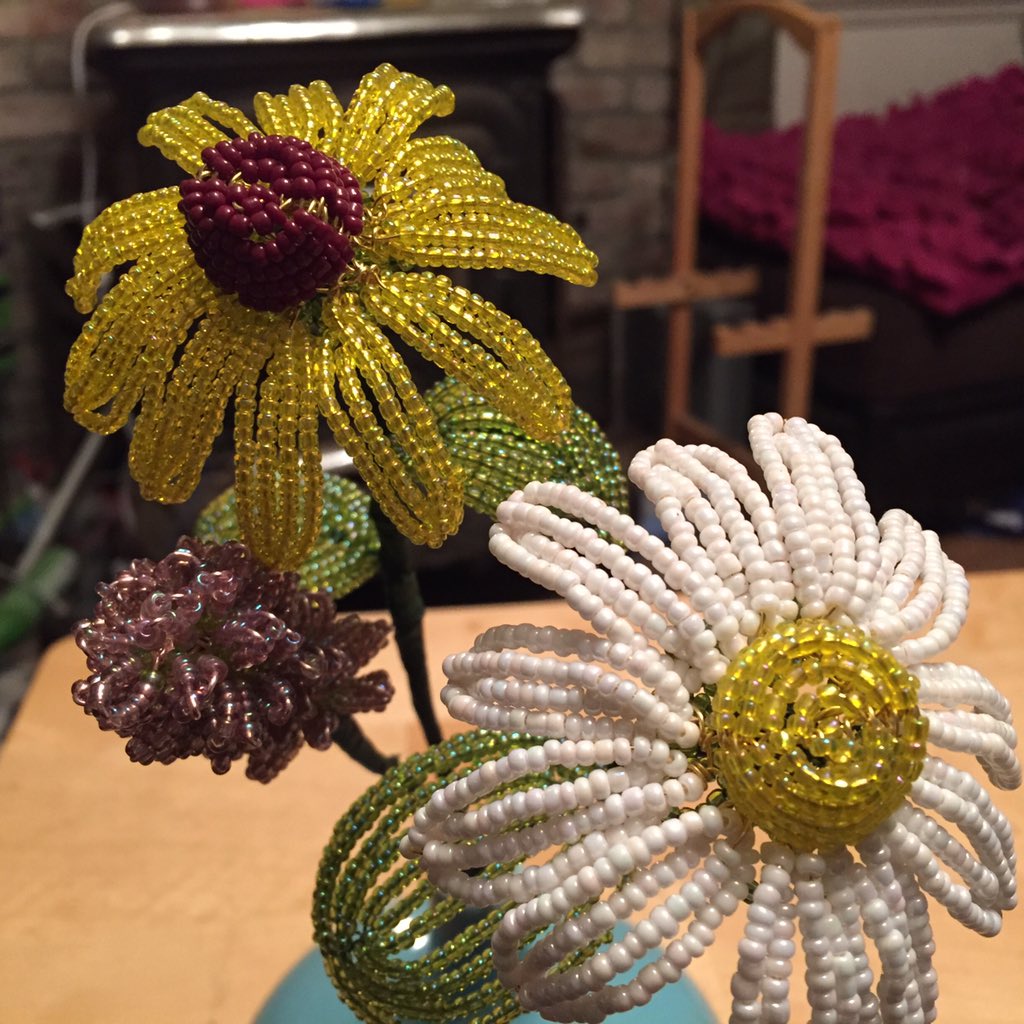 Karlawthak's tweet photo. #frenchbeadedflowers #browneyedsusan https://t.co/WHQFrNfm32