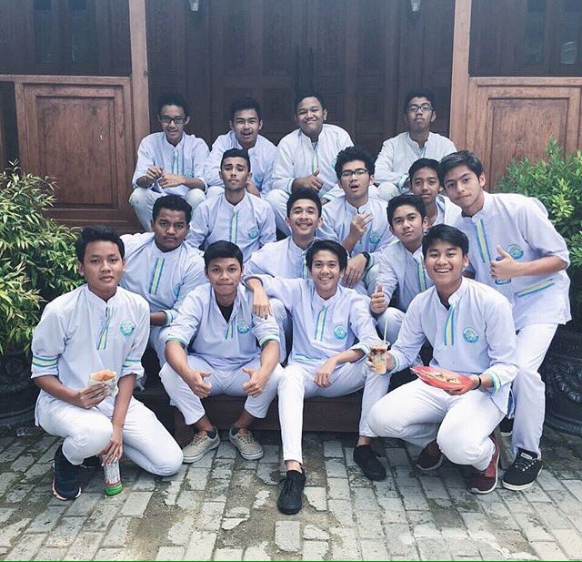 Comate_INA1's tweet photo. Iqbaal dan teman teman😛 https://t.co/E4418Gz3cs