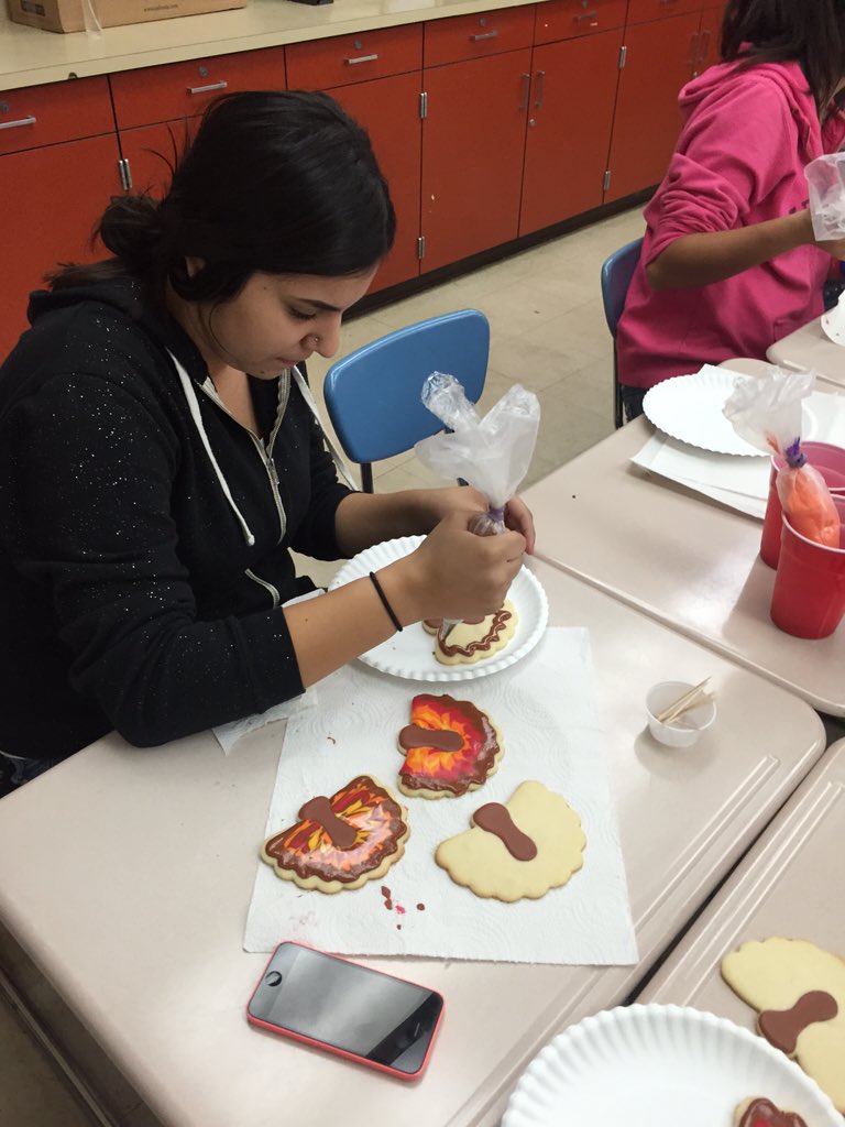 NCunhaN's tweet photo. Happy Turkey Day! @FLDUSD @FirebaughHS @SupFreitas @FHSEaglesASB https://t.co/nvzb2wFuEB